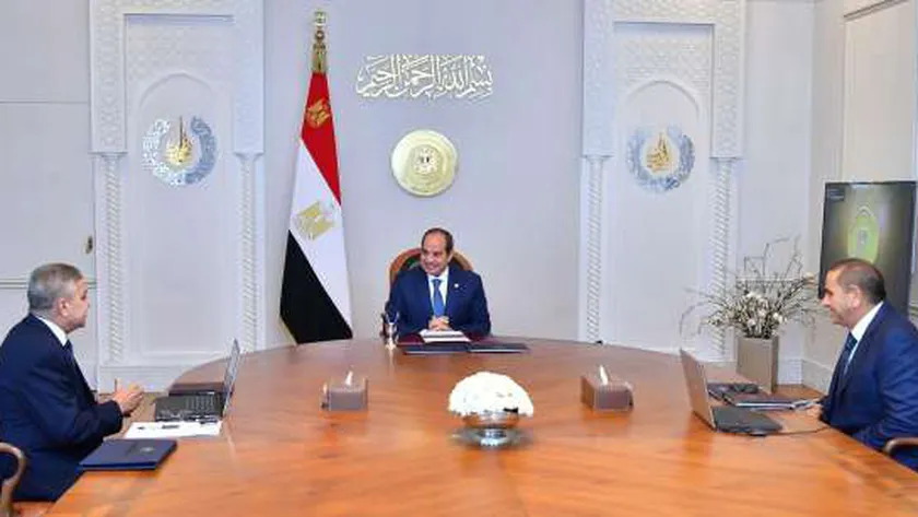 السيسي يعقد اجتماعا مع رئيس هيئة قناة السويس ويطلع على تطورات حركة الملاحة
| يلا شوت