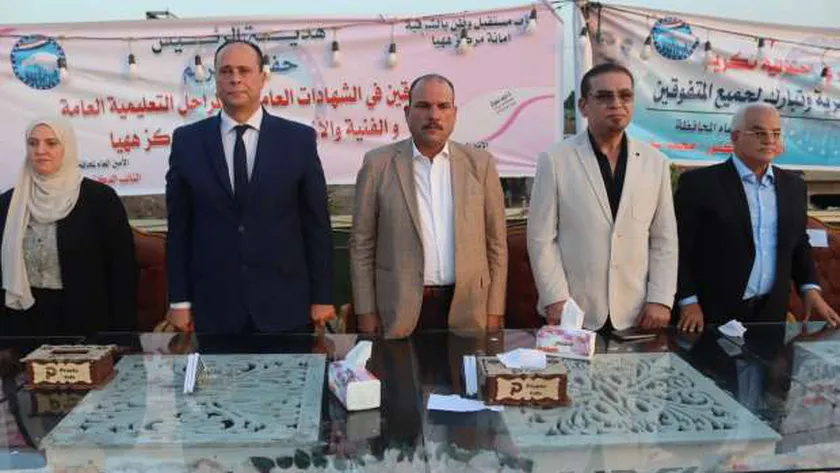 «مستقبل وطن» يكرم أوائل الشهادات الابتدائية والإعدادية والثانوية بالشرقية
| يلا شوت