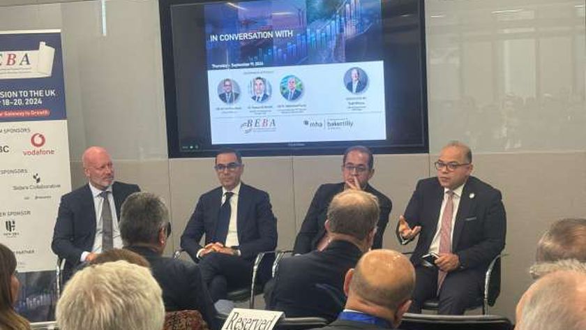 رئيس العاصمة الجديدة يستعرض حزمة من الفرص الاستثمارية المرتبطة بالمدن الجديدة والمناطق الصناعية
| يلا شوت