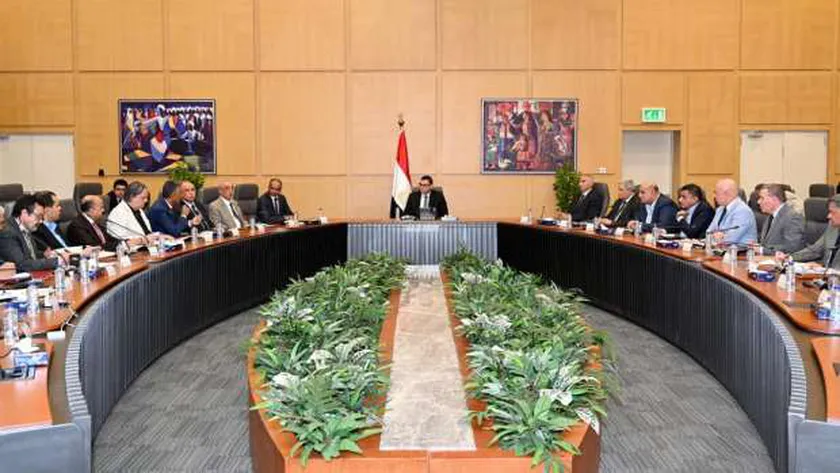 وزير الإسكان يوجه بسرعة الاستجابة لشكاوى المواطنين والجهات المختلفة
| يلا شوت