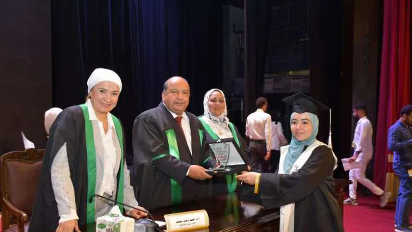 جامعة القاهرة تحتفل بتخريج دفعة جديدة من كلية التربية للطفولة المبكرة
| يلا شوت