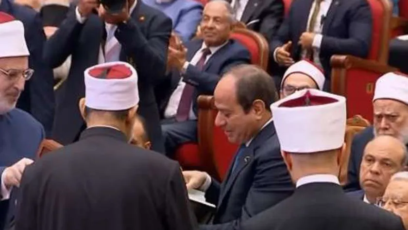 بعد إهداء الرئيس السيسي أول نسخة مترجمة من القرآن.. ما مهام مركز الأزهر للترجمة؟
| يلا شوت