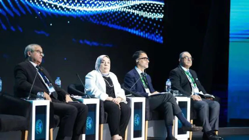 «الصحة»: ضرورة التعاون مع شركات الدواء المحلية لتعميق توطين الصناعة
| يلا شوت