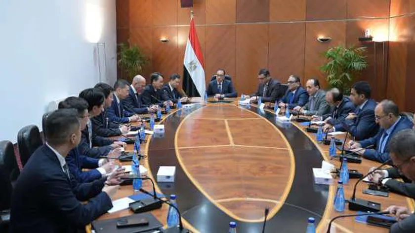 مدبولي: نتطلع إلى بناء منطقة صناعية في العلمين الجديدة بالتعاون مع «CSCEC» الصينية
| يلا شوت