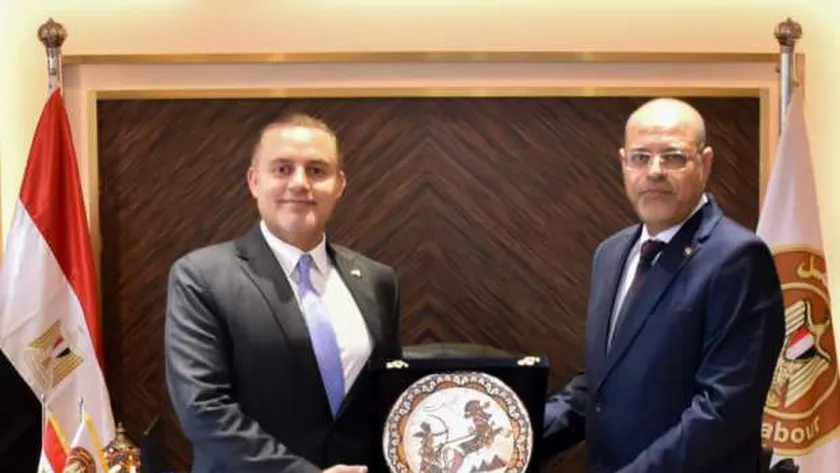 وزير العمل يبحث زيادة فرص العمل المتاحة للعمالة المصرية في قطر
| يلا شوت