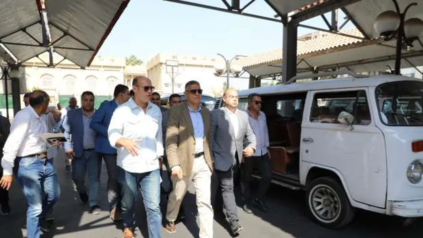 محافظ الجيزة يتفقد مواقف السرفيس لمتابعة الالتزام بالتعريفة الجديدة
| يلا شوت