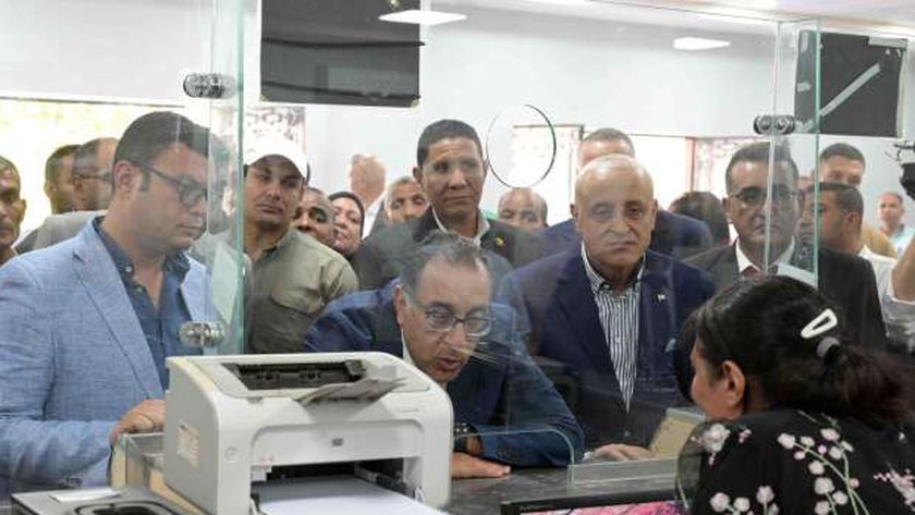 رئيس الوزراء يتفقد مجمع الخدمات الحكومية بقرية الشغب في إسنا
| يلا شوت