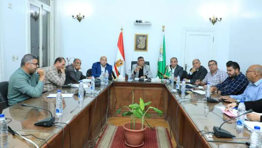 غلق مقهى دون ترخيص وإزالة ملعب مقام على أرض زراعية بالجيزة
                                     | يلا شوت