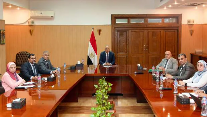 وزير الري يتابع موقف تشغيل الآبار المياه الجوفية في الوادي الجديد
| يلا شوت