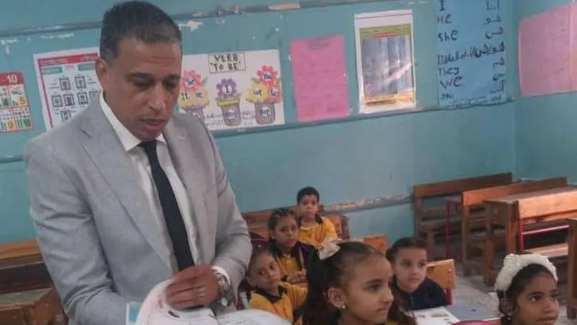 وكيل «تعليم الجيزة» يطالب المدارس بحصر الغياب ووضع خطة للطلاب ضعيفي التحصيل
| يلا شوت