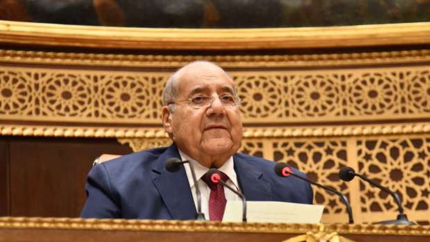 رئيس «الشيوخ» يحيل طلبا برلمانيا عن تحسين كفاءة الإنفاق العام إلى اللجنة المختصة
| يلا شوت