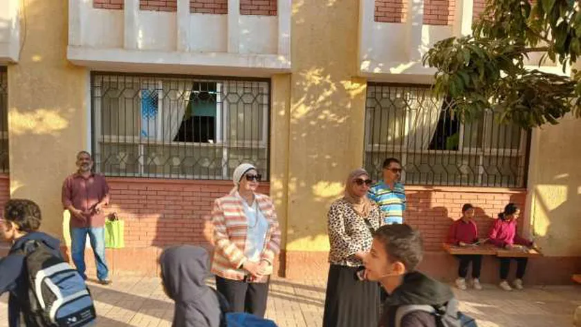 جولة لوكيل «تعليم القاهرة» لمتابعة الامتحانات الشهرية لصفوف النقل
| يلا شوت