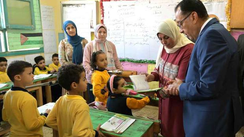 مدبولي يزور مدرسة في كرداسة.. حضر حصة العربي وتفقد المكتبة ومعمل الحاسب الآلي
| يلا شوت