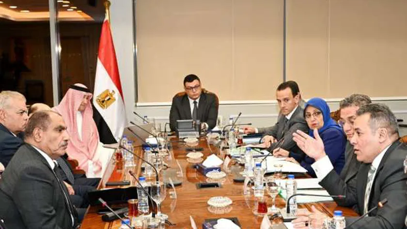 وزير الإسكان يلتقي مستثمرًا سعوديًا لبحث فرص التعاون في 3 مدن جديدة
| يلا شوت