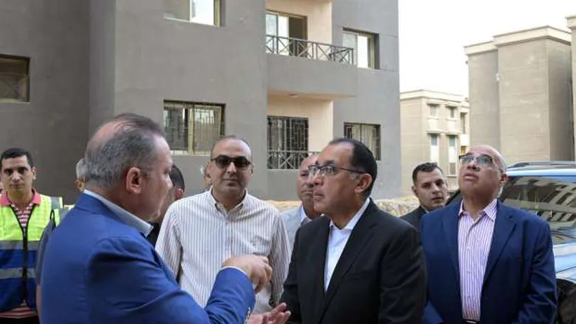 مدبولي يتفقد أعمال إنشاء مجمع الورش الحرفية والسكن البديل بالدويقة
| يلا شوت