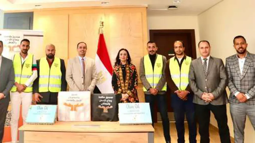 متعافون من الإدمان يهدون وزيرة التضامن باكورة إنتاج زيت الزيتون
| يلا شوت