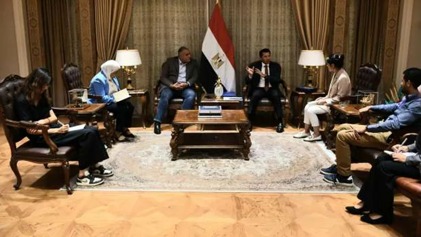 وزير الرياضة يبحث مع الصين تطوير برامج التدريب المهني والتقني بمراكز الشباب
| يلا شوت
