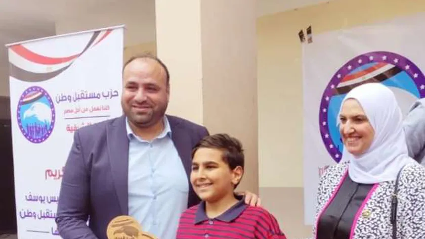 «مستقبل وطن» يكرم المتفوقين دراسيا بمدرسة القديس يوسف في الزقازيق
| يلا شوت