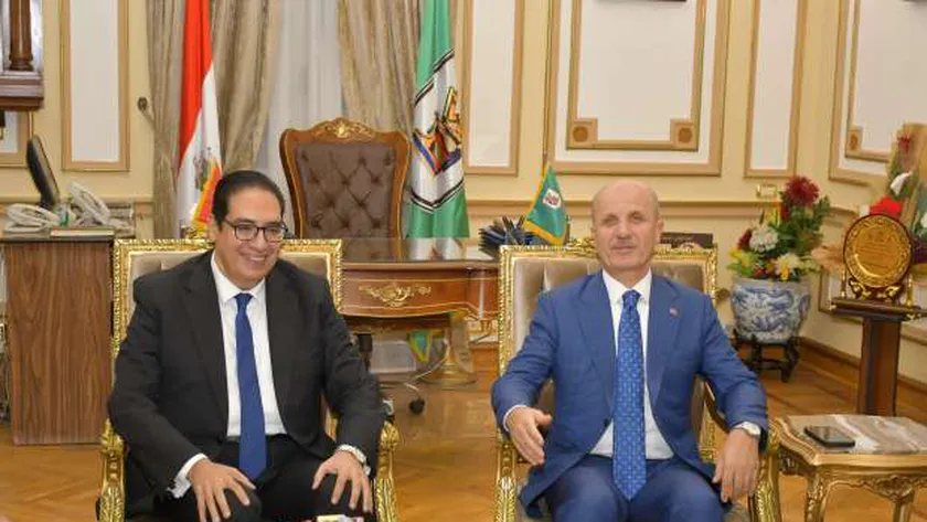 جامعة القاهرة تبحث التعاون في البرامج والمنح الدراسية مع مجلس التعليم العالي التركي
| يلا شوت