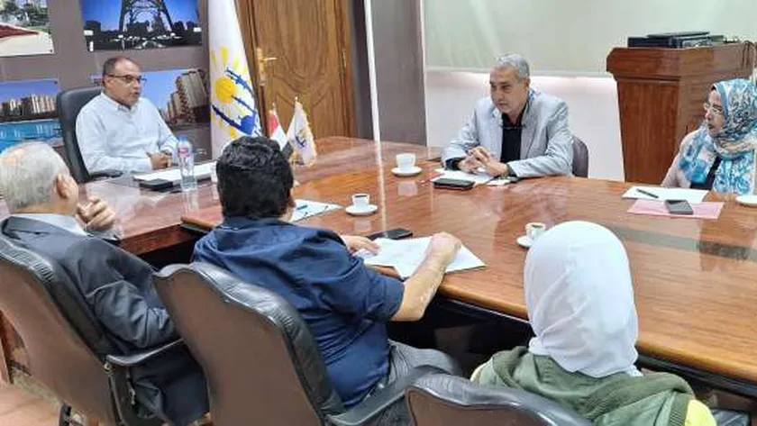 نائب محافظ القاهرة يوجه بالالتزام بالجدول الزمني لتطوير شق الثعبان
| يلا شوت