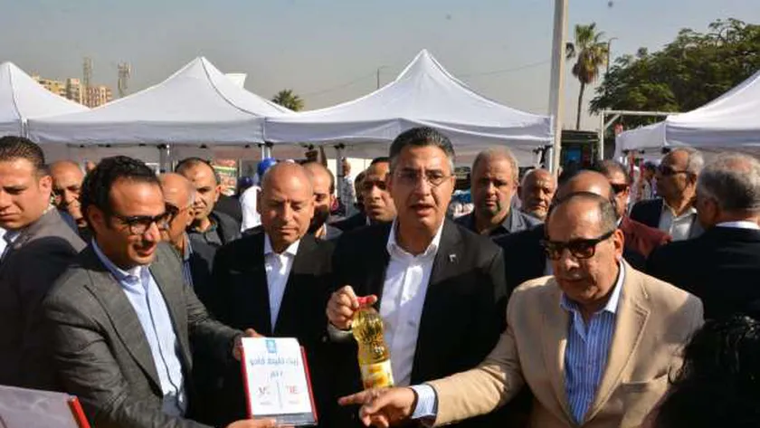 وزير التموين يفتتح سوق اليوم الواحد في حلوان.. سلع بأسعار مخفضة (صور)
| يلا شوت