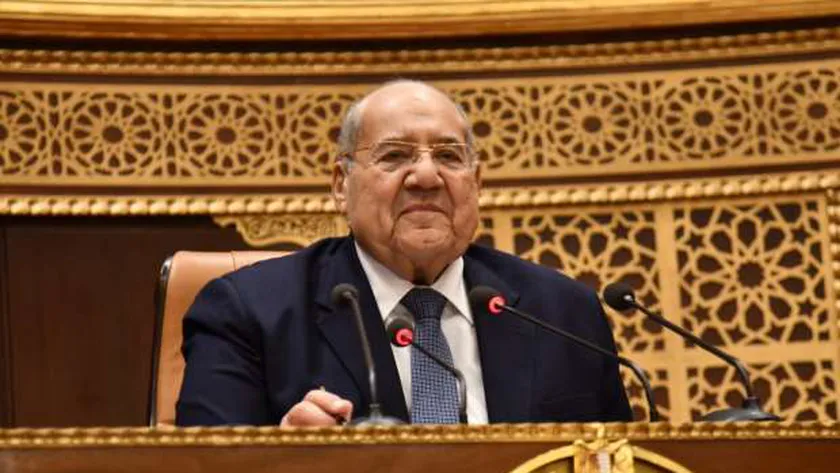 رئيس «الشيوخ» يحيل ملف العمالة المصرية إلى اللجنة المختصة لمناقشته
                                     | يلا شوت