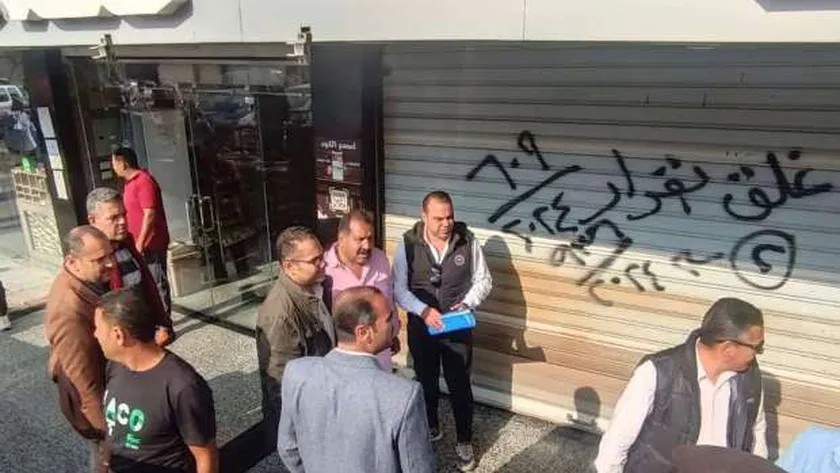 تنفيذ 65 قرار غلق وتشميع للمنشآت التجارية والمحال المخالفة في العبور
| يلا شوت