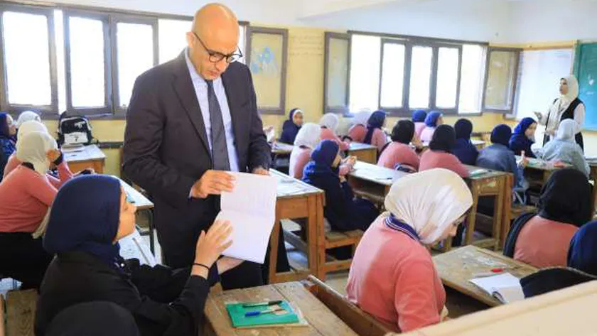 وزير التعليم يتفقد مدارس المرج.. ويوجّه بتوفير معلمين بالحصة للمدارس
| يلا شوت