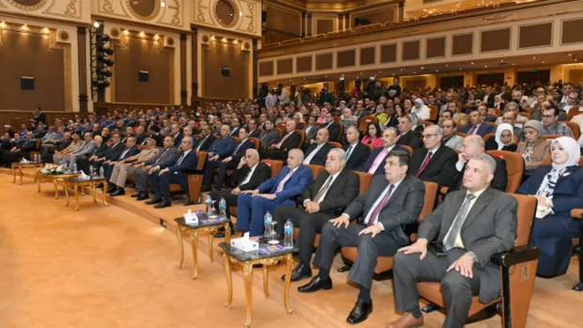 وزير الإنتاج الحربي يُكرم القيادات السابقة والعاملين في «العيد الـ70»
| يلا شوت