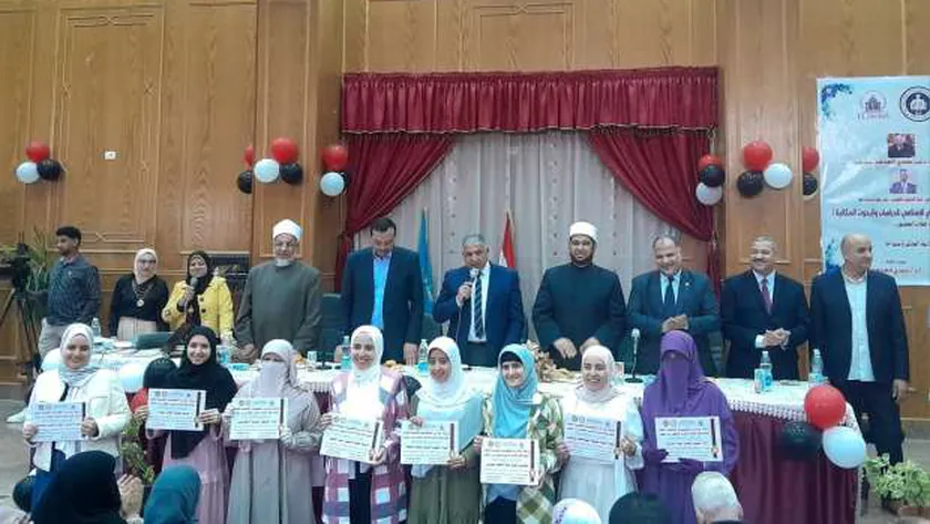 نائب رئيس جامعة الأزهر يكرم الطالبات المتفوقات ويؤكد دور المرأة في تربية الأبناء
| يلا شوت