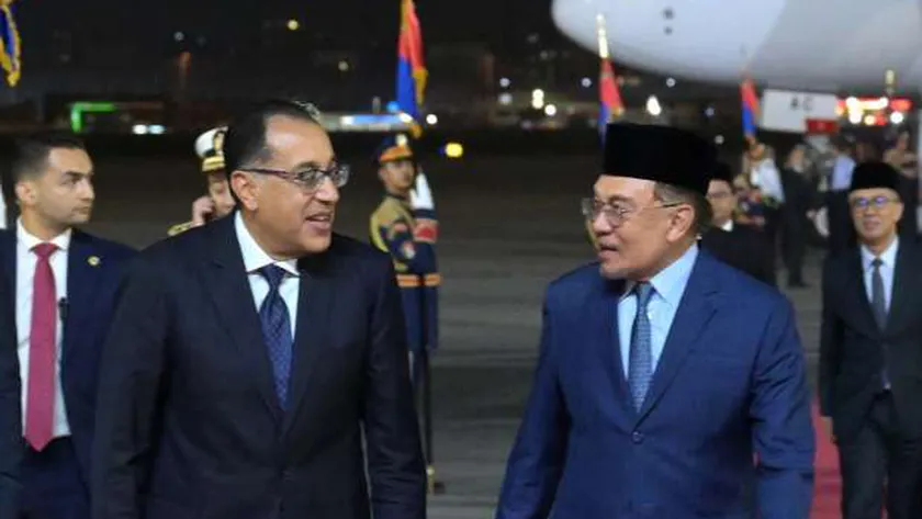 مصطفى مدبولي يستقبل رئيس وزراء ماليزيا بمطار القاهرة الدولي
| يلا شوت
