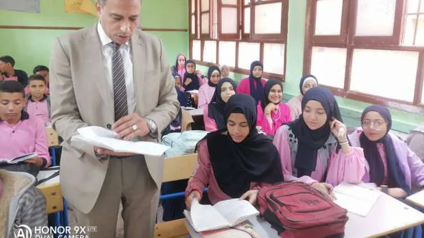 وكيل «تعليم الجيزة» يوجه بوضع خطة علاجية للطلاب ضعاف القراءة والكتابة
| يلا شوت