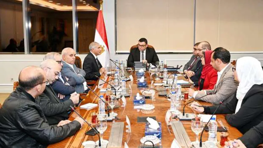 وزير الإسكان يتابع سير العمل في 6 مدن غرب القاهرة
| يلا شوت