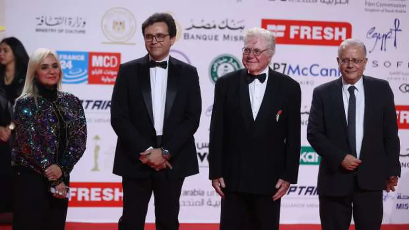 «الثقافة» تعلن افتتاح مهرجان القاهرة السينمائي.. يظل شامخا برسالته السامية
| يلا شوت