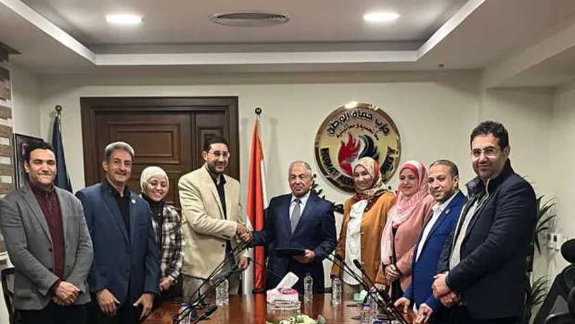 بروتوكول تعاون بين «حماة الوطن» و«إيدينا مع بعض» لتوفير أطراف صناعية مجانية
                                     | يلا شوت