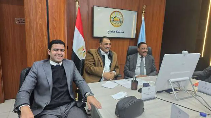 محافظ مطروح يستجيب لمطالب «المصريين الأحرار» لخدمة الأهالي
                                     | يلا شوت