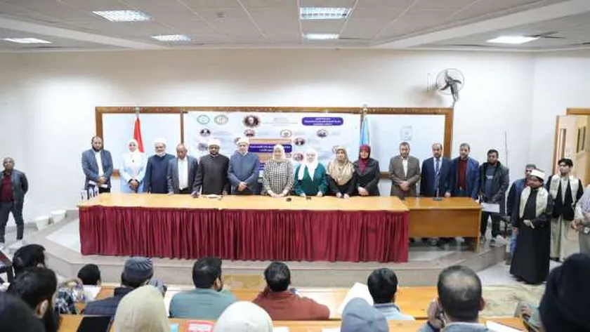 جامعة الأزهر تكرم الطلاب الوافدين المشاركين في ندوة «تصحيح الفكر»
                                     | يلا شوت