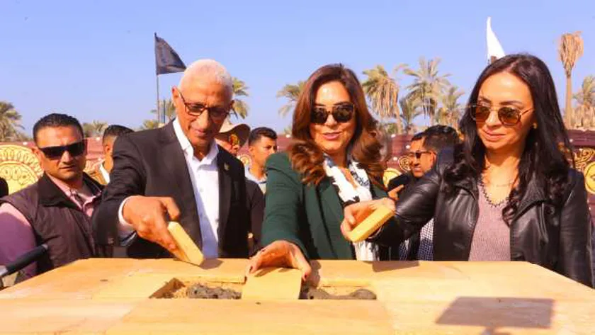 وزيرتا التضامن والتنمية المحلية تضعان حجر أساس إنشاء سوق مركزي وأرض معارض بالعريش
| يلا شوت