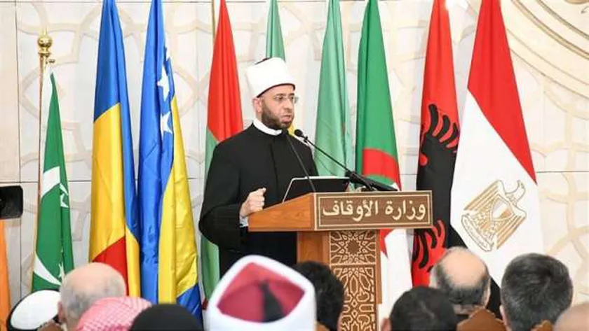 وزير الأوقاف يكرم أسرة الشيخ محمد رفعت في ختام المسابقة العالمية للقرآن الكريم
| يلا شوت
