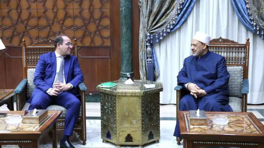 الإمام الأكبر يستقبل وزير المالية بمشيخة الأزهر
| يلا شوت