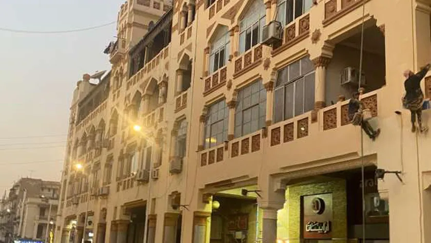 نائب محافظ القاهرة تتابع أعمال طلاء واجهات العقارات التراثية بمصر الجديدة
| يلا شوت