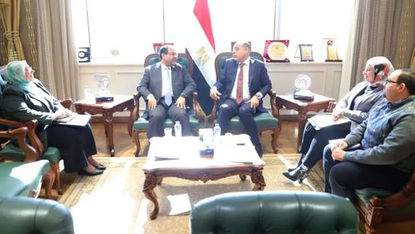 وزير العمل يبحث مع رئيس «التنظيم والإدارة» ملفات التوظيف الحكومي
| يلا شوت