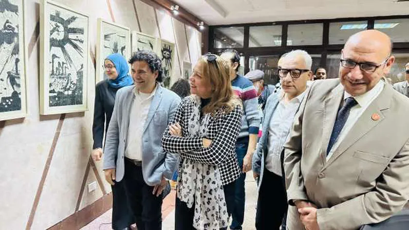 45 لوحة في معرض «الأرض» مستلهمة من فيلم عبدالرحمن الشرقاوي في معهد النقد الفني
                                     | يلا شوت