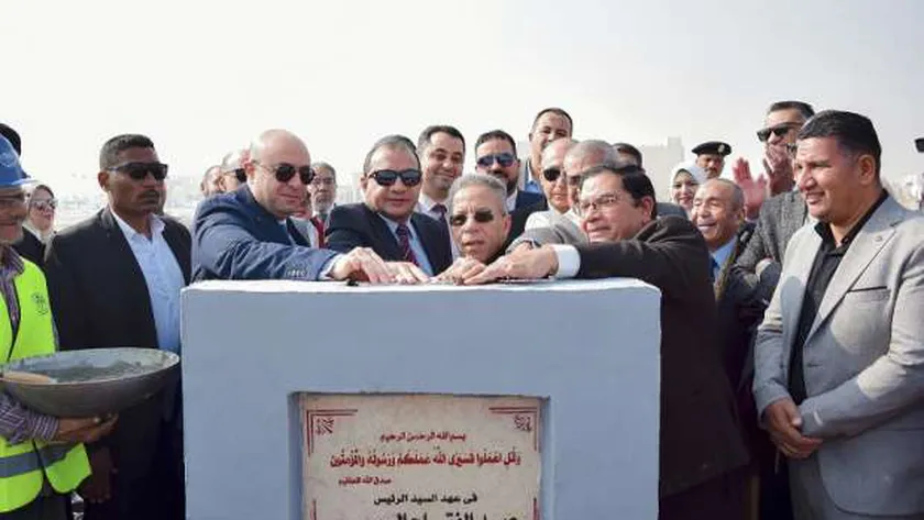 نقيب الأطباء ومحافظ بني سويف ورئيس الجامعة يشهدون وضع حجر أساس النادي الاجتماعي
| يلا شوت