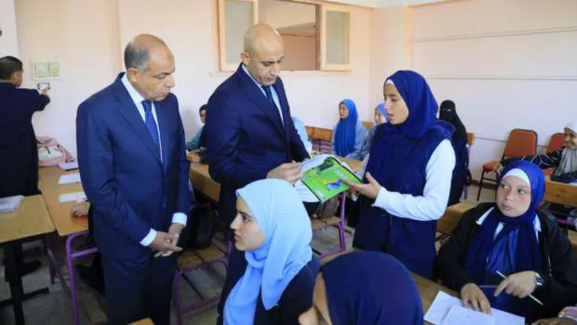 في جولته بمدارس المنيا.. وزير التعليم يوجه بالالتزام بالتقييمات الأسبوعية
| يلا شوت