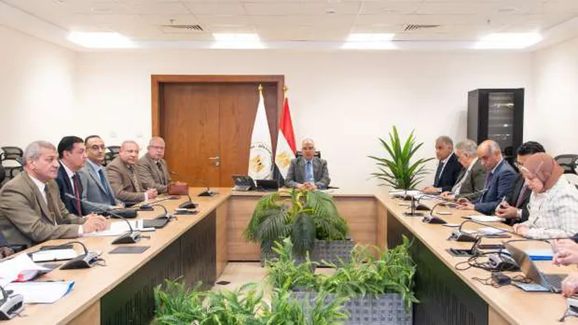 وزير الري يوجه بإنهاء أعمال مآخذ ري مشروع تنمية شمال سيناء
                                     | يلا شوت