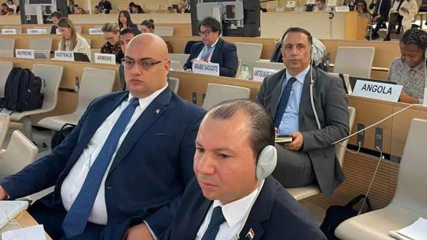 «العمل»: جهود الحكومة نجحت في خفض البطالة إلى 6.7% خلال العام الماضي
| يلا شوت