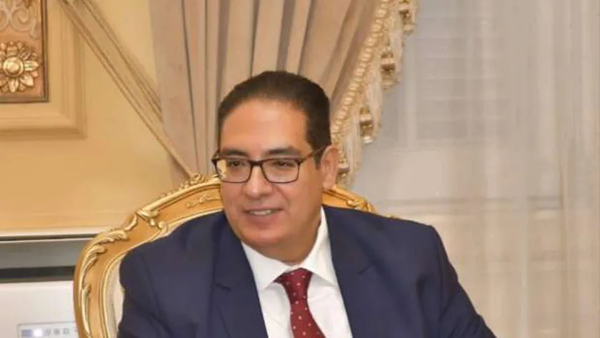 رئيس جامعة القاهرة يبحث خطة إدارة وتشغيل مستشفى الأورام الجديد «500500»
| يلا شوت