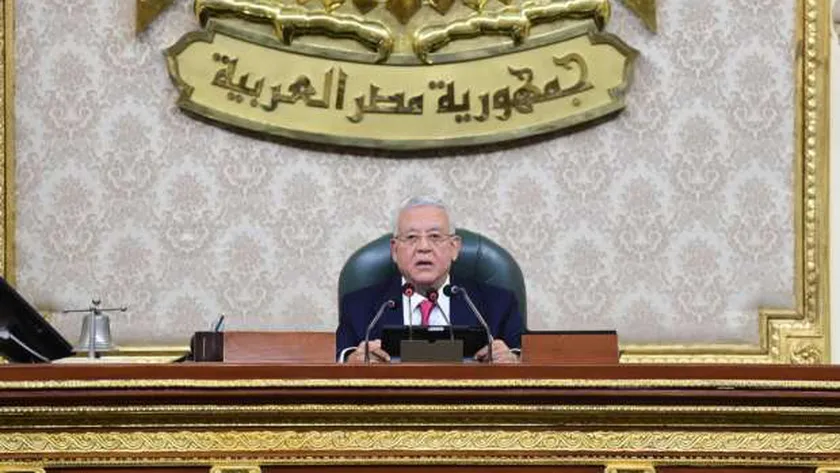رئيس «النواب» مشيدا بتوافق «التجمع» و«الوفد» على «الإجراءات الجنائية»: أول مرة أشوف تنسيق بين اليمين واليسار
| يلا شوت