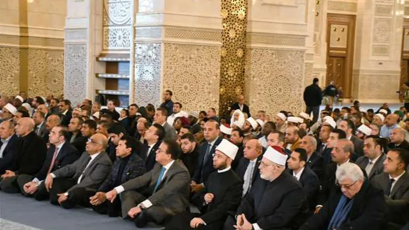 وزير الأوقاف وكبار رجال الدولة يشهدون أول جمعة في مسجد مصر الكبير
| يلا شوت